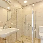 Asian Magnolia Express Apartman *
