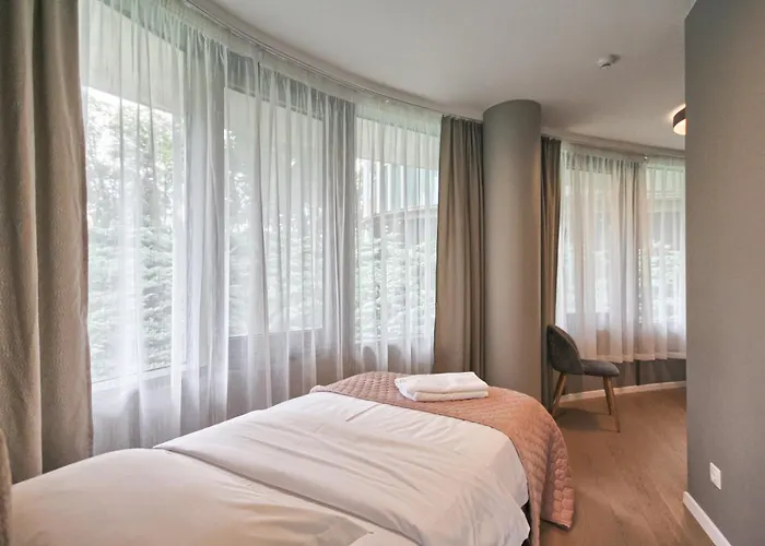 Asian Magnolia Express *